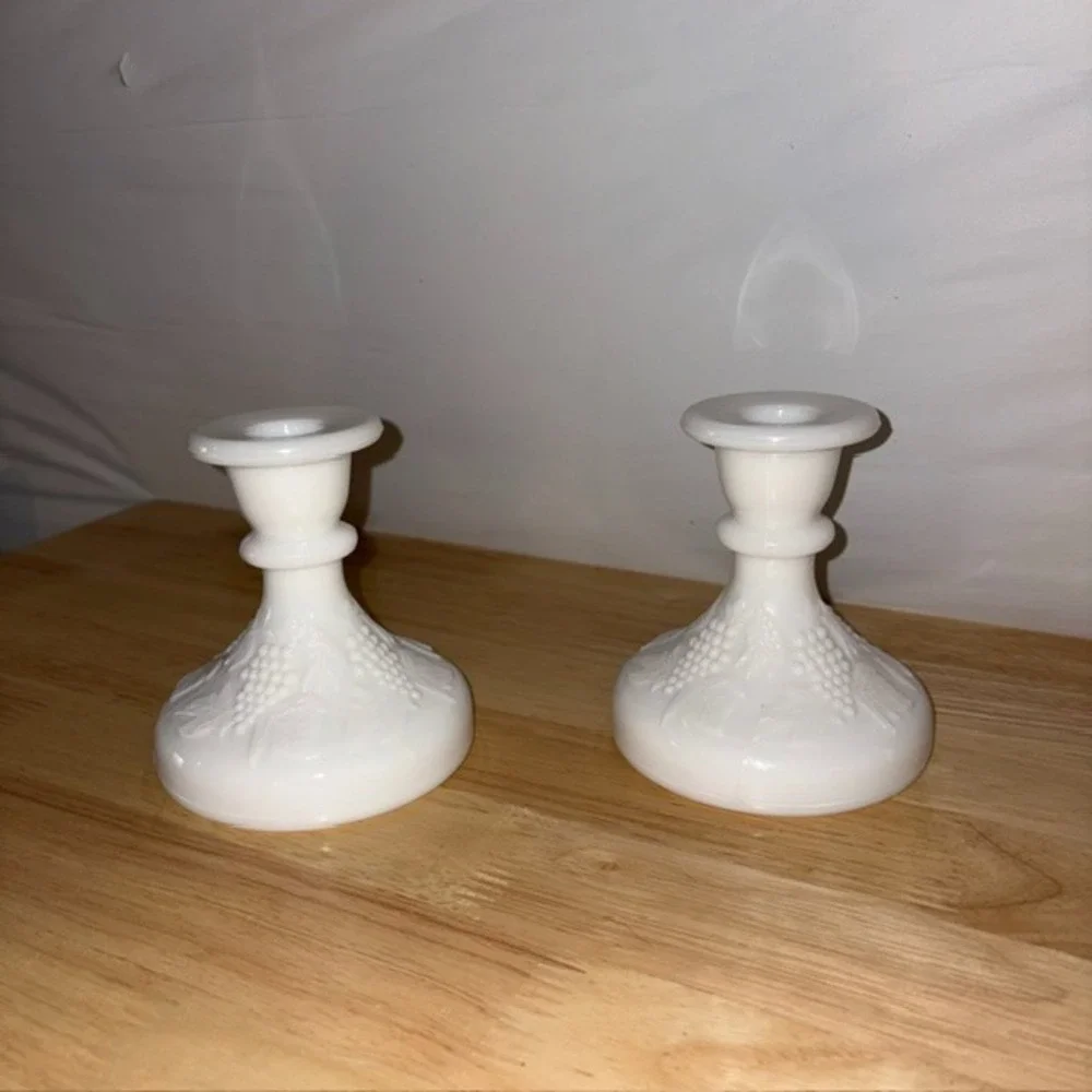 L.E. Smith Vintage Milk Glass Candlestick Holders Grapevine Harvest White Pair